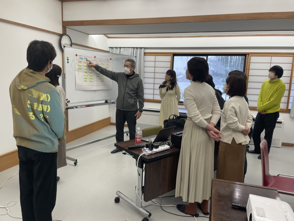 業務フローを発表する参加者